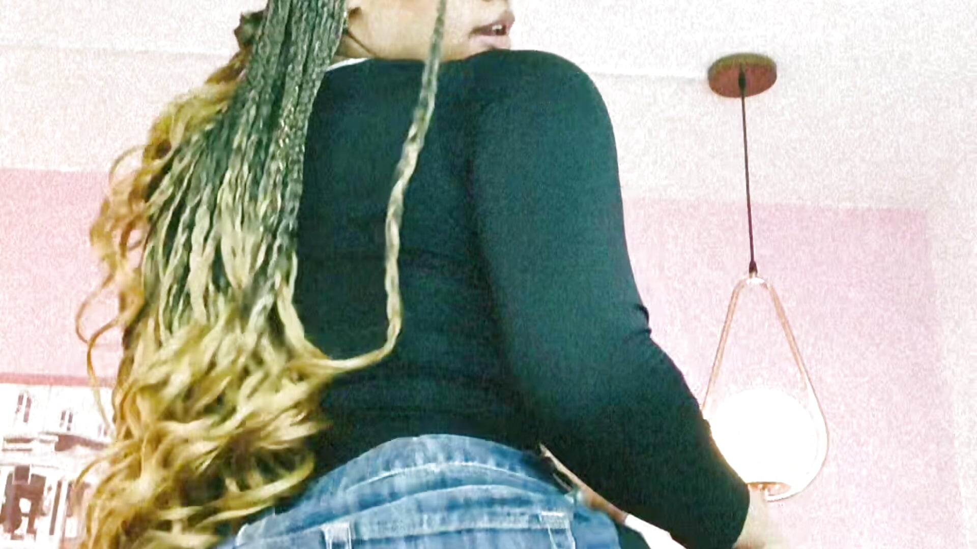 you want to see my huge ass bounce for you 😈🤭