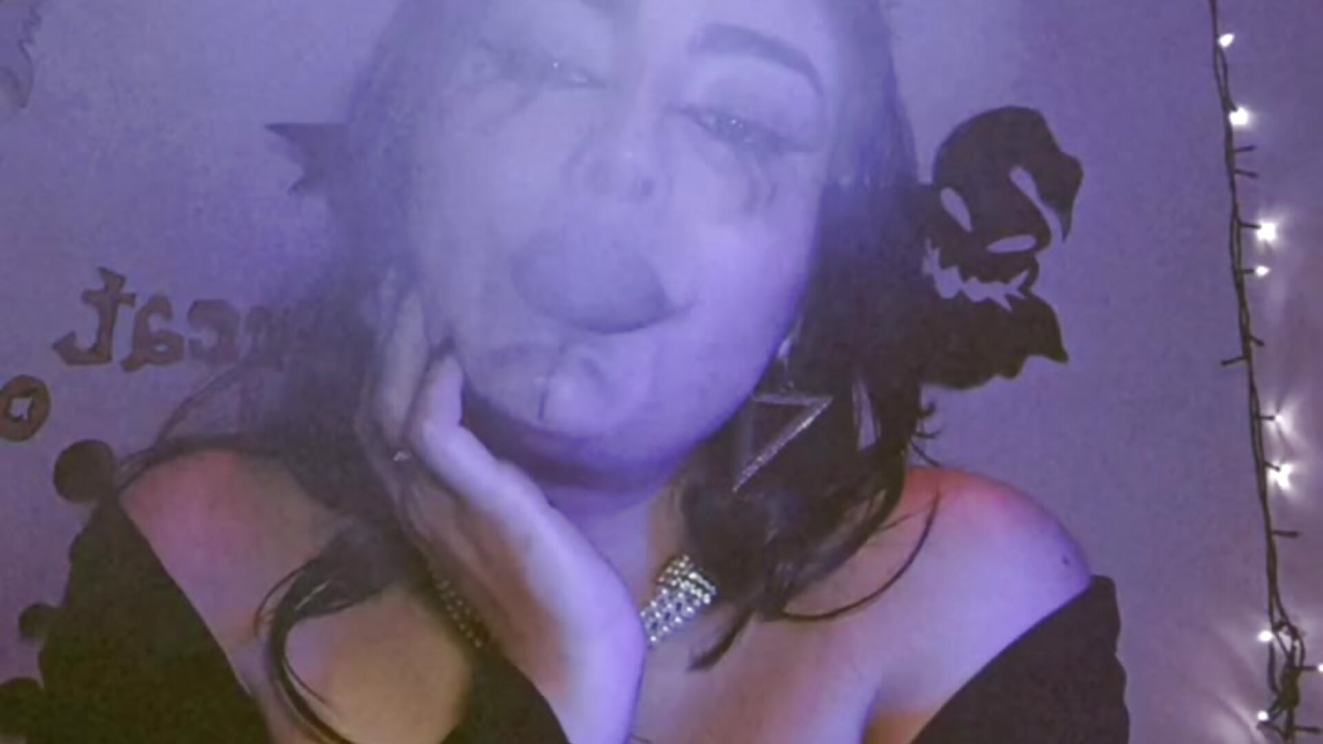 Trick or treat 😈🎃 - hancock-boa主播的视频