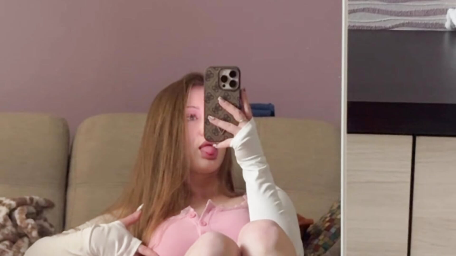 Alluring minx 🍒 - video by QuennaCoote cam model