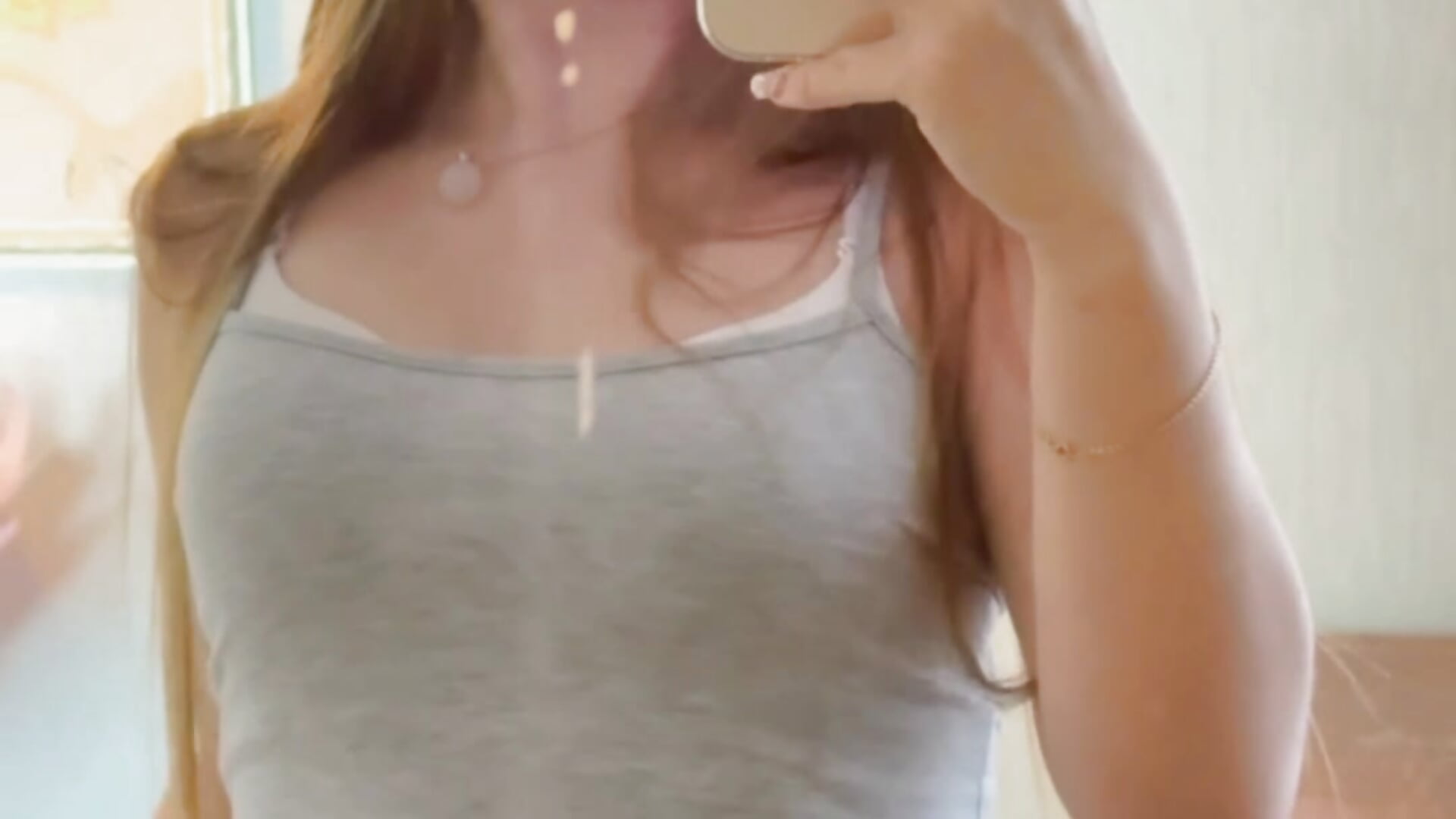 20 seconds of comfort and slight temptation 😉 - clip cu QuennaCoote model videochat