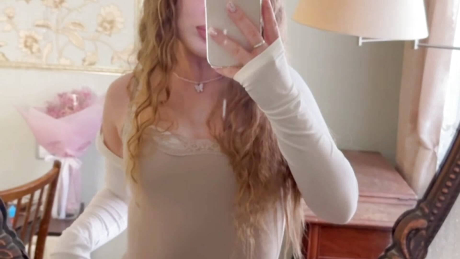 The Whisper of a New Beginning - βίντεο μοντέλου QuennaCoote