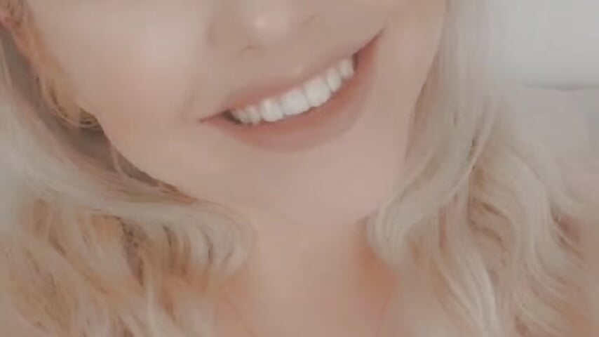 My smile - video by JanelleBrown_ cam model