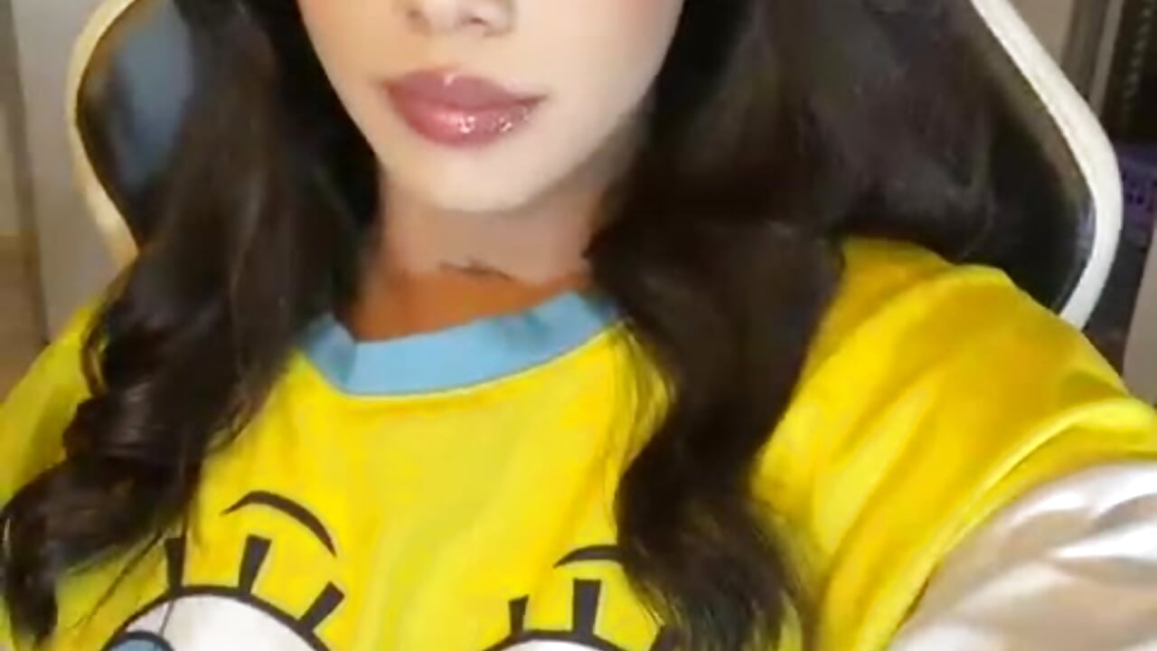 Pijama Party - video by Princesskemely02 cam model