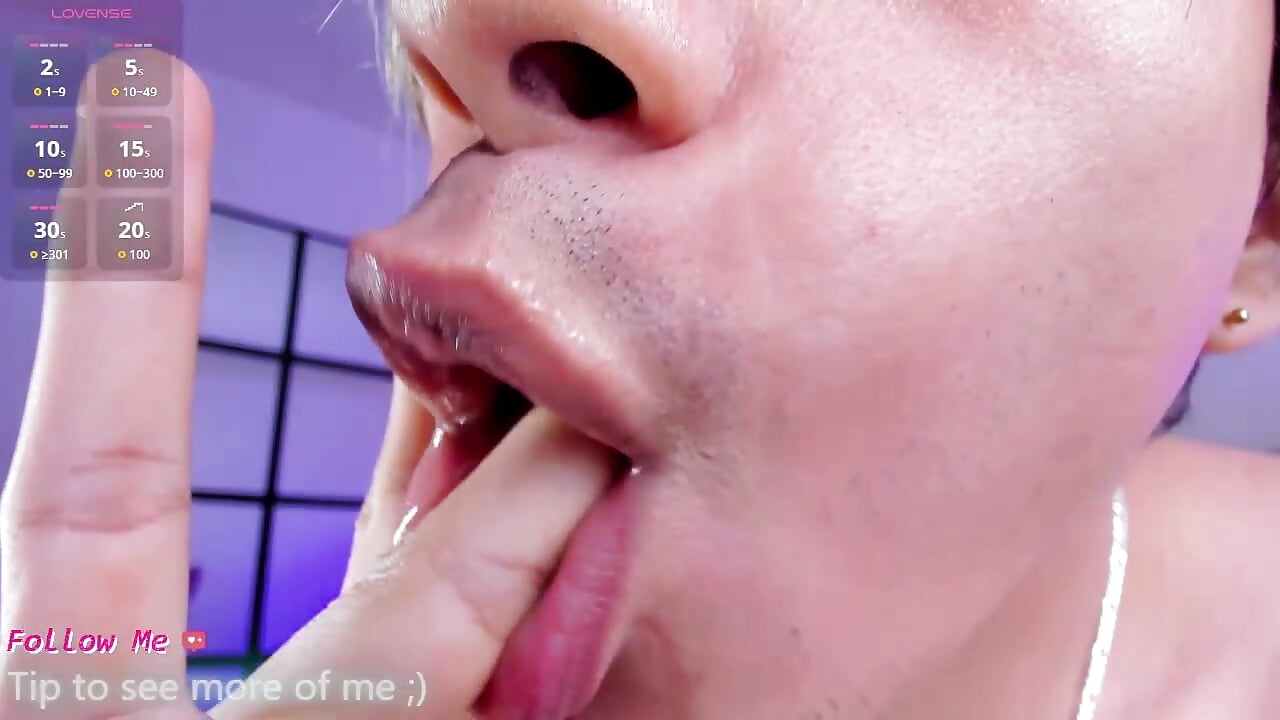 Come see my fingers as a suck ... delicious cum in my mouth