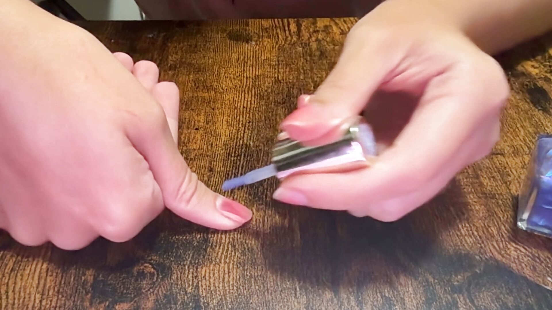 Lotioning Hands & Painting Nails Blue <3 - βίντεο μοντέλου ashleighpink