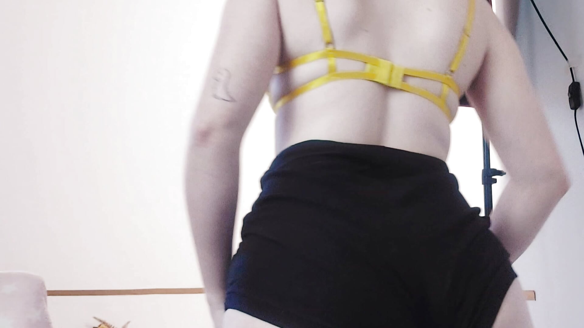 Rebolando e me exibindo de shorts - Elise_Nyx adlı kamera modelinin videosu