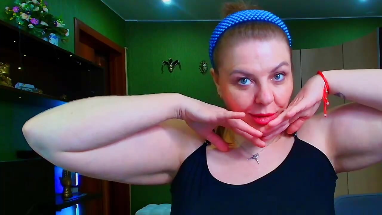 With a smile and love for you. - clip cu VeronikawGold model videochat