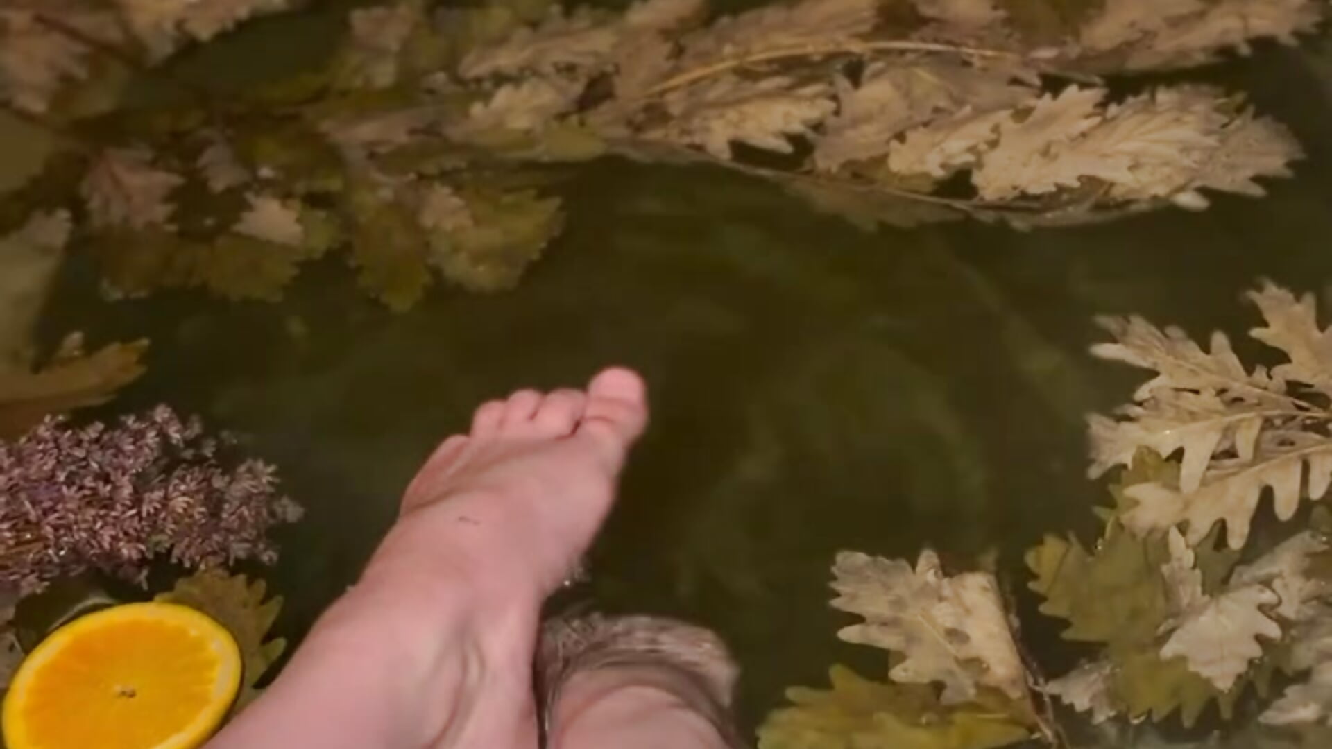 smells orange 😉 - vidéo du modèle de showcams CuteJane_