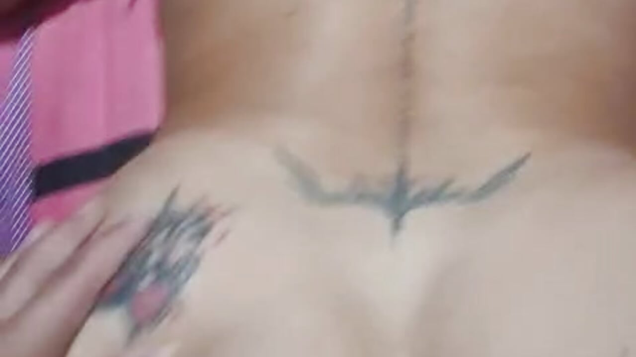 A strange guy films my ass up close while he fucks me. On all fours – video modela na kameri hot_veteran01