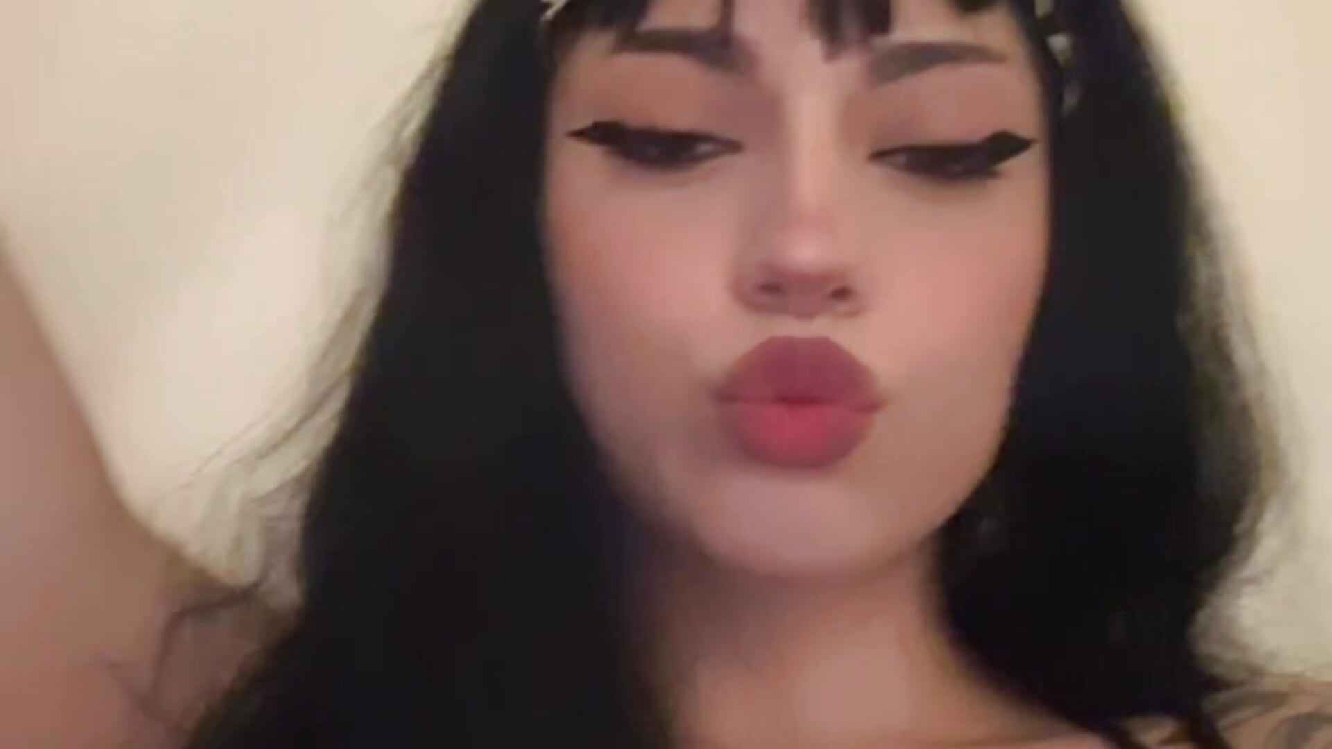 🖤💰🕷️😈－カメラキャストのxx_marianita_xxの動画