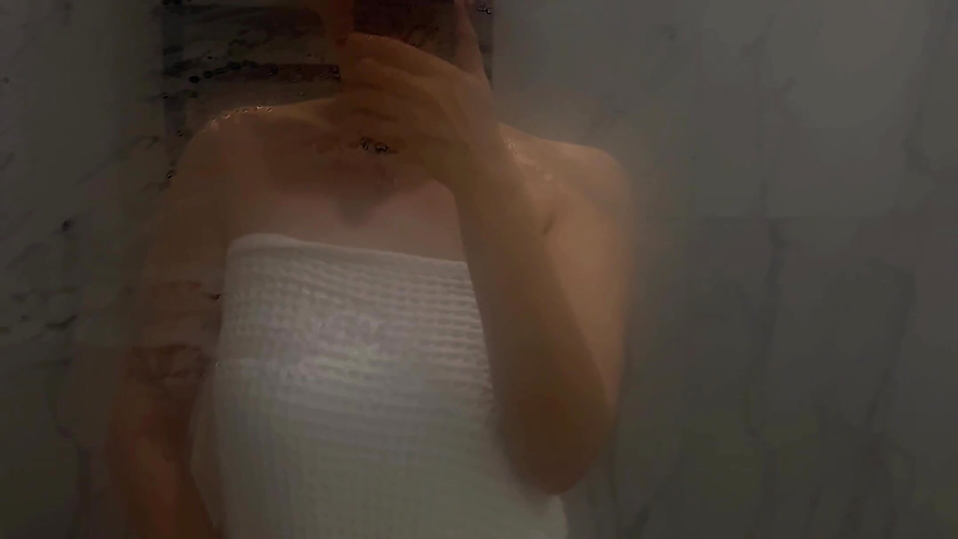 Take a shower with me 🚿 - วิดีโอโดย NatalyRose_ โมเดลแคม