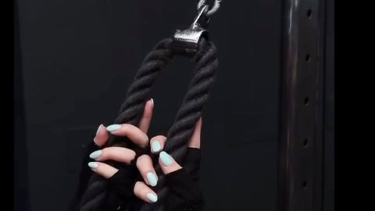 when I'm ovulating and I have to go to the gym  🥵😈🤭 - فيديو من AngelaRicci موديل الكام