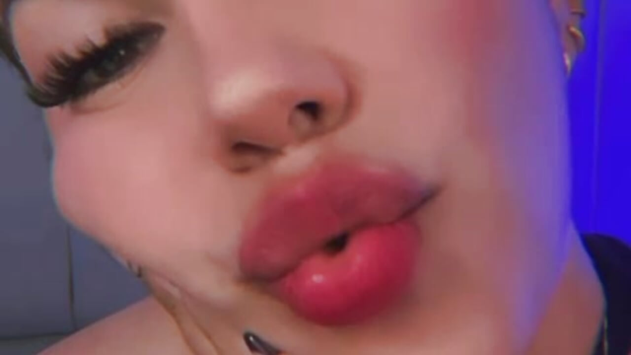 kissess - vidéo du modèle de showcams AngelaRicci