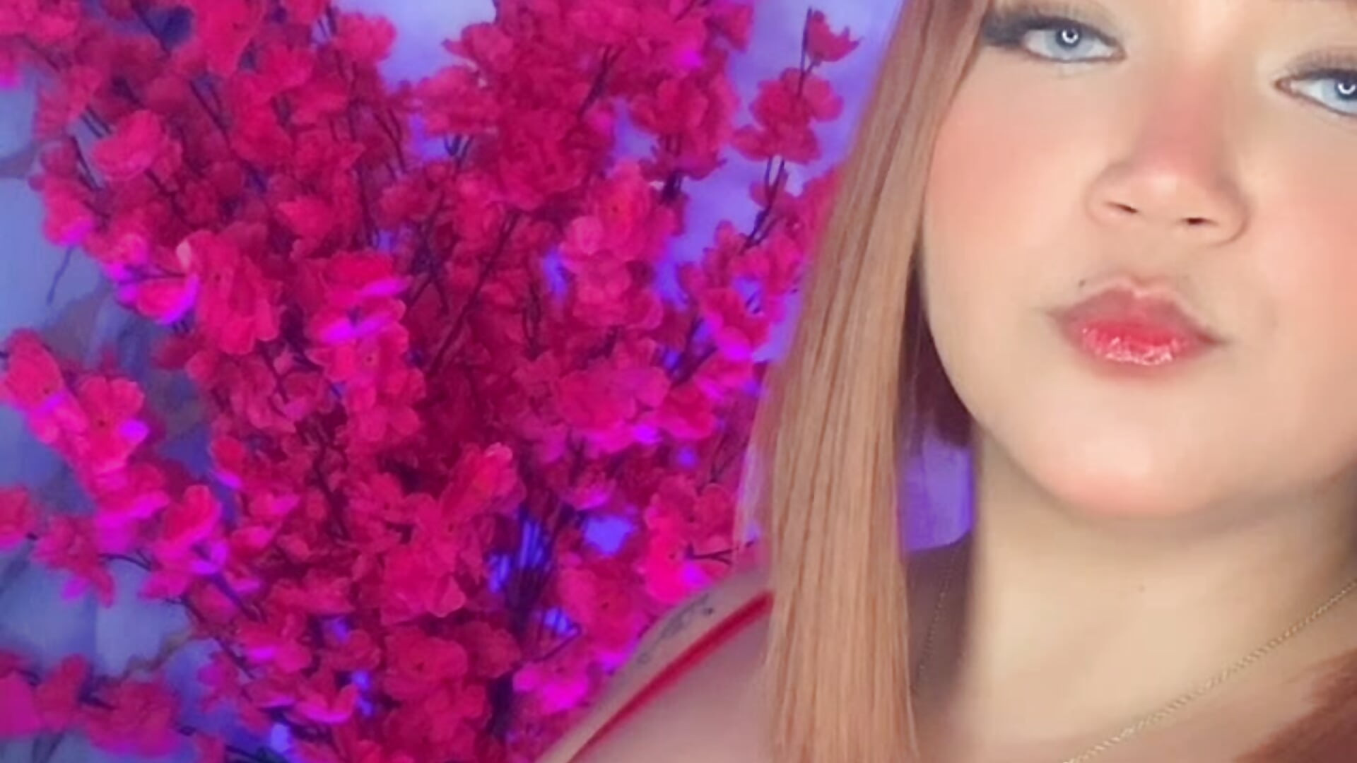 Red sexy ❤️‍🔥 - video by Leah_yuah_ cam model