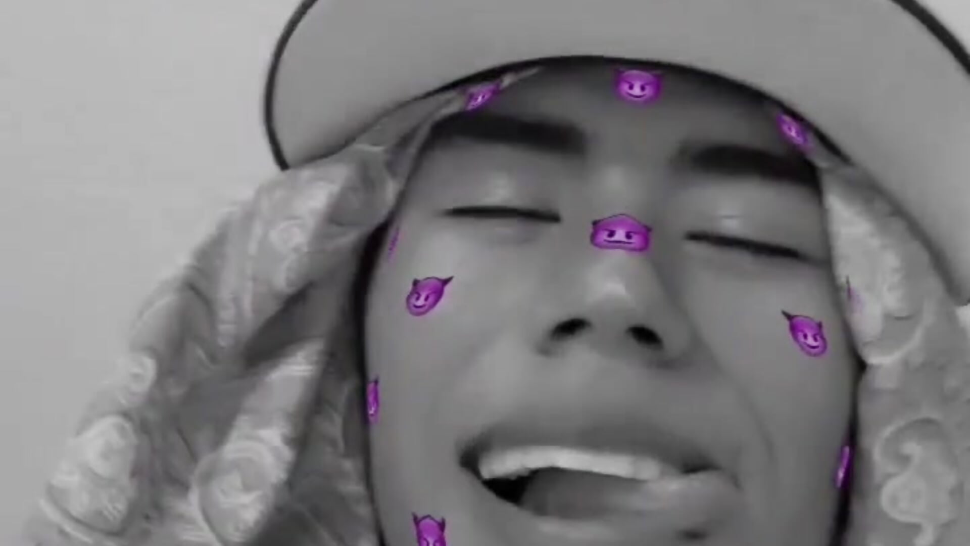 Erickhotddjots adlı kamer modelinin viral videoları:  3981