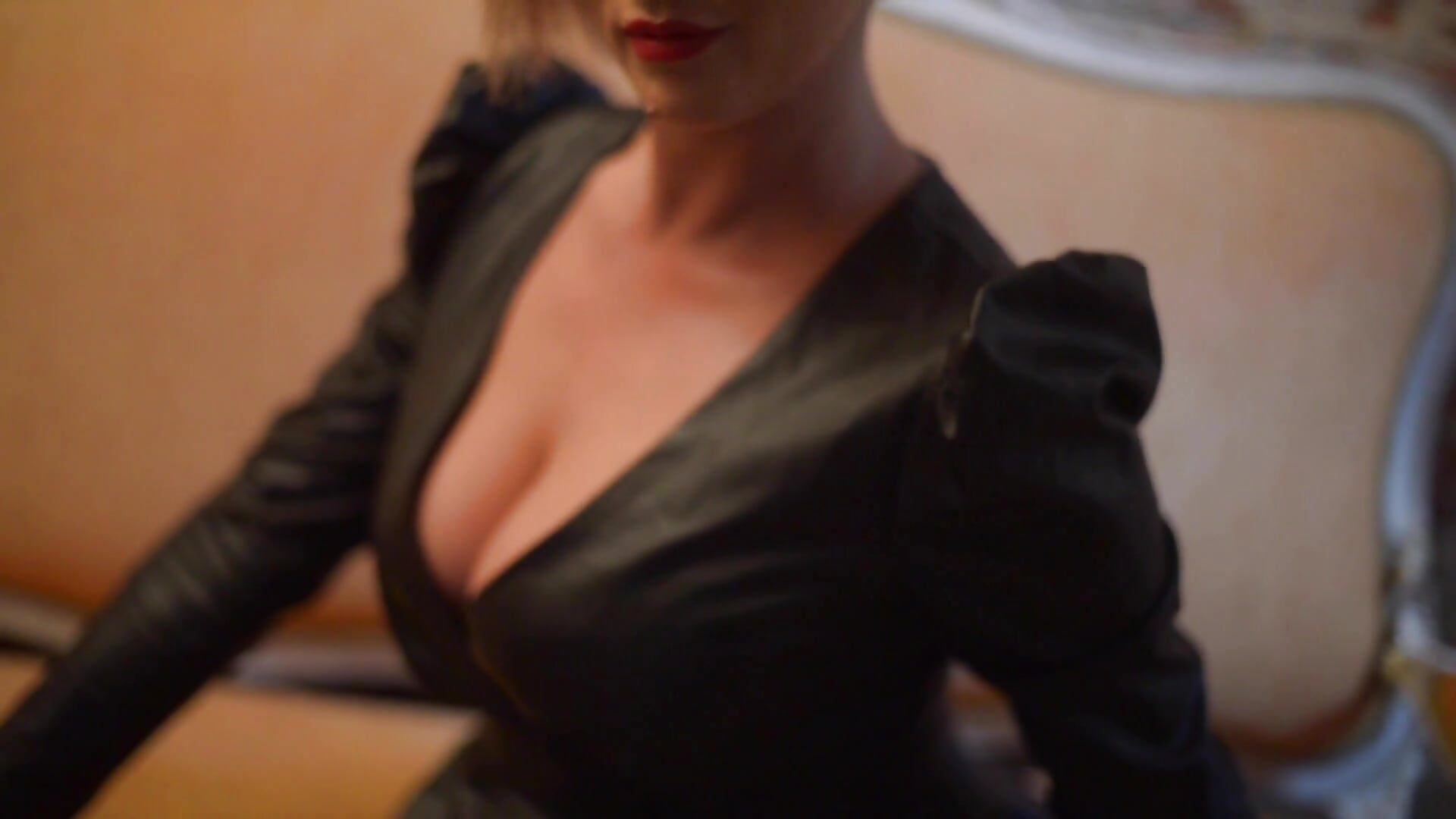 I own every shiver I pull from your skin.－カメラキャストのMissNicoleDomの動画