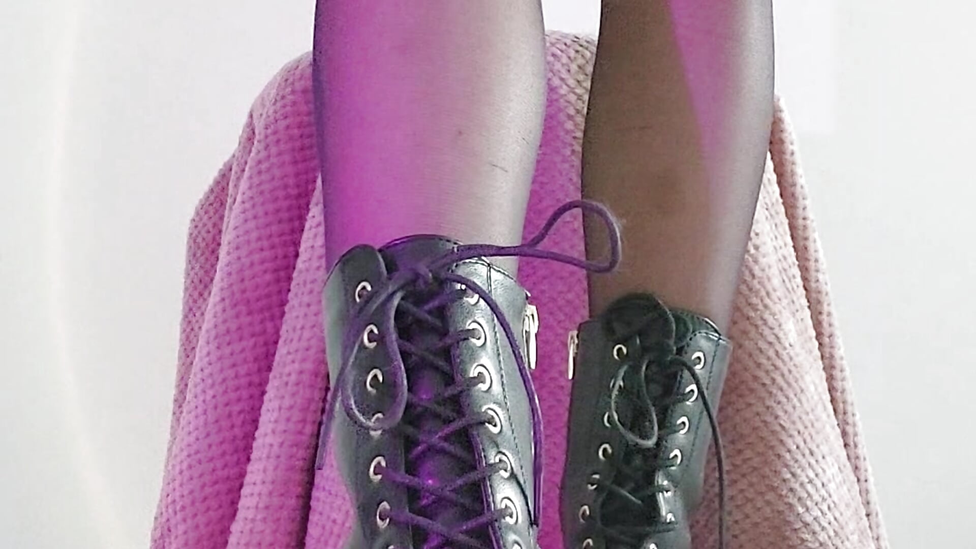 boots + stockings– _miraclecattt_ kameramodell videója