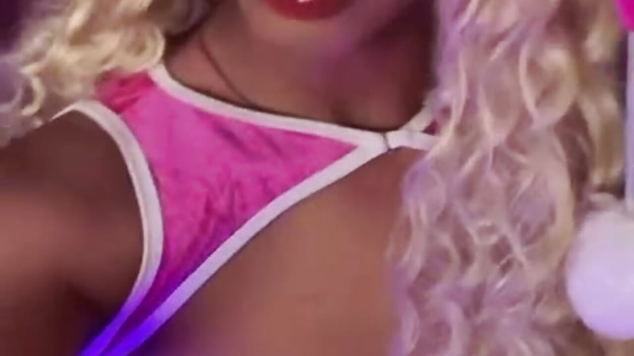 CHRISTMAS GIRL PUPPY - vídeo de la modelo de cam CHANELL_11INCHES