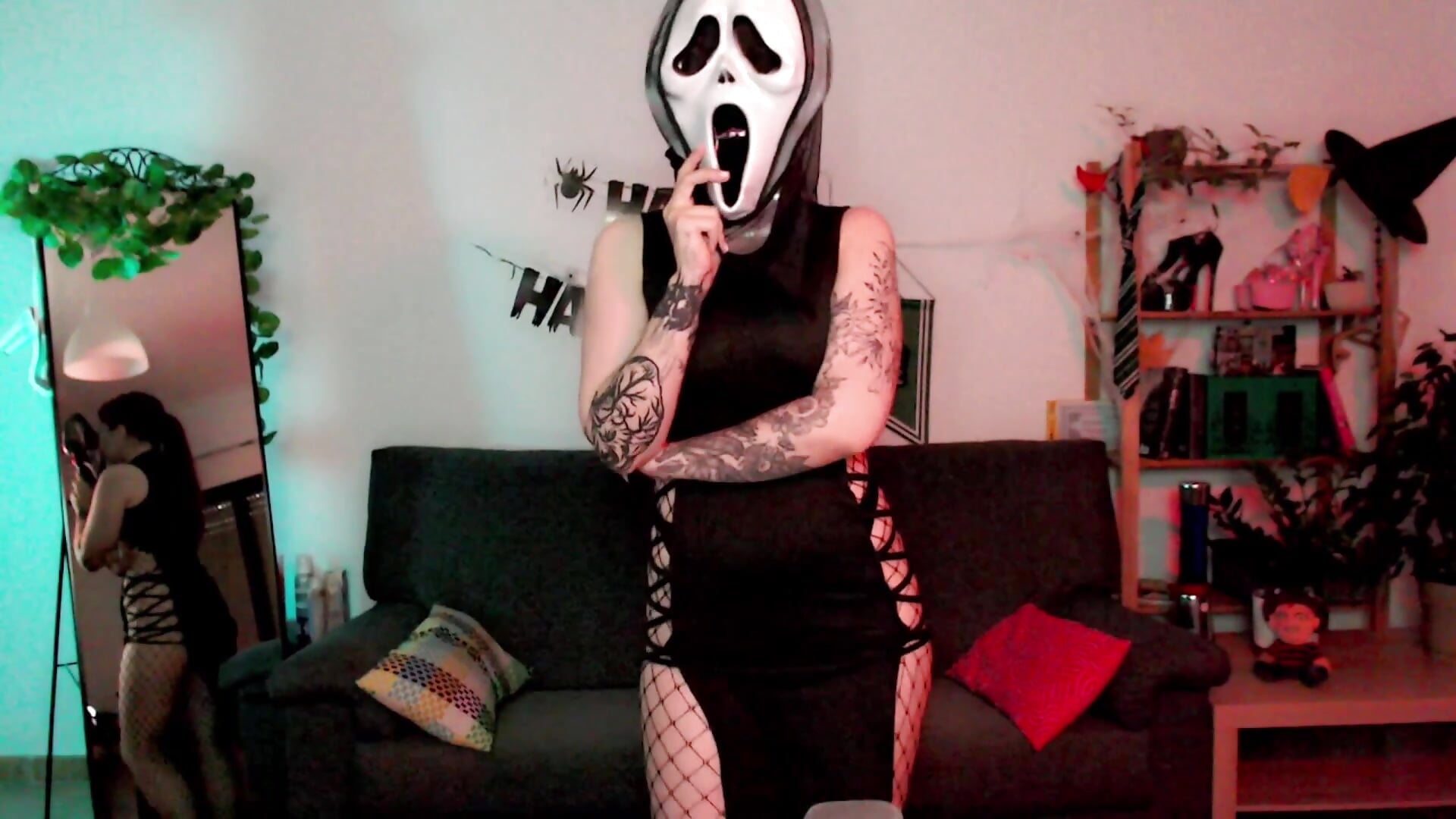 HelloDellaWeen - video by Della_Ideal cam model