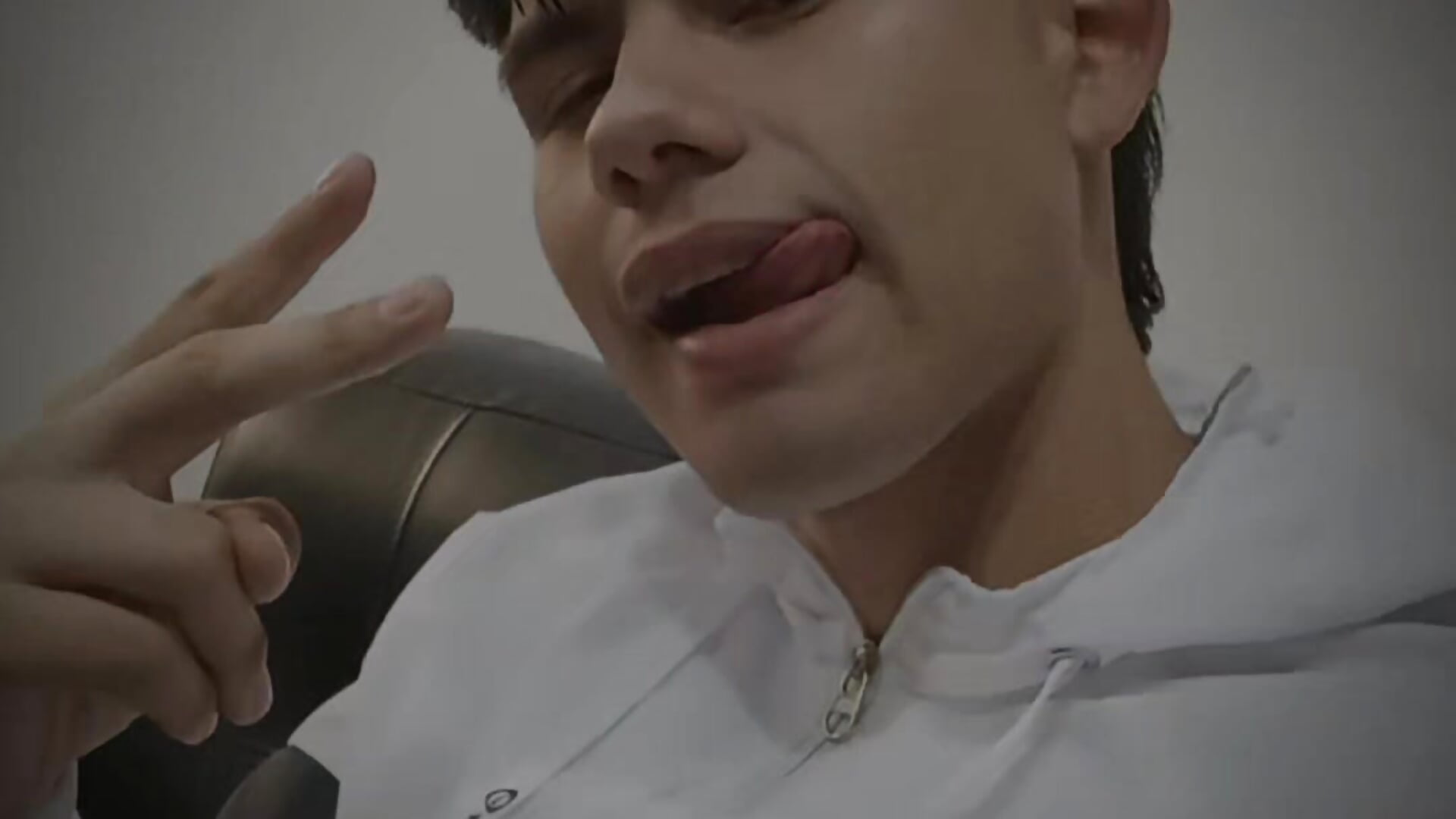 2025-02-08-215642114 - video by Jair_Hott cam model