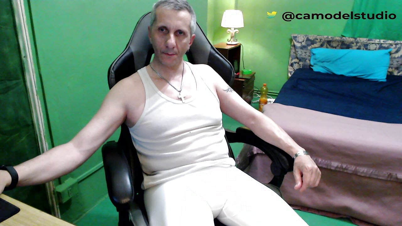 profile-intro-video-1740765410 - video by maxdaddy690 cam model