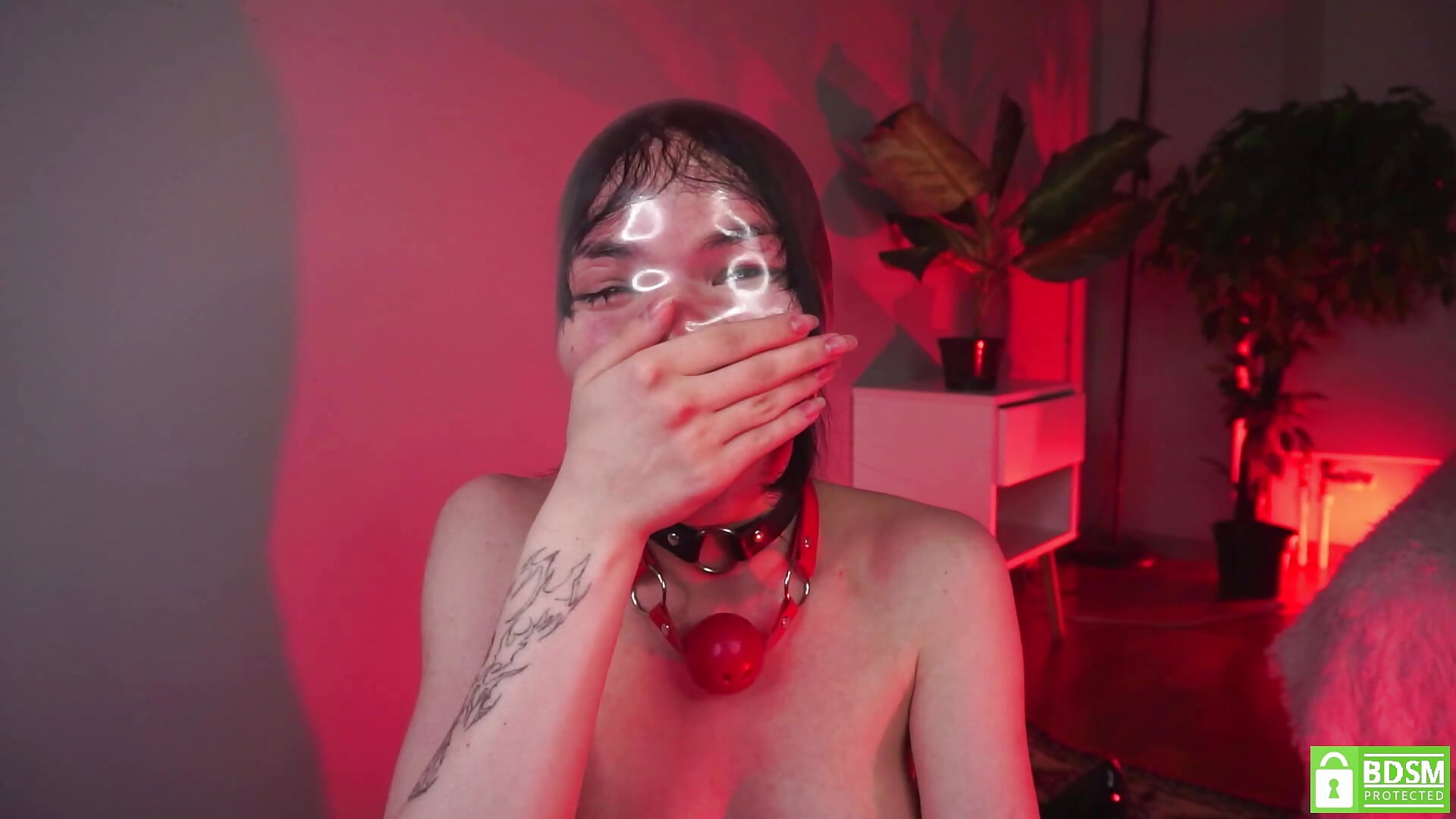 Condom on my head👩‍🚀! - video by ElgaBeacher cam model