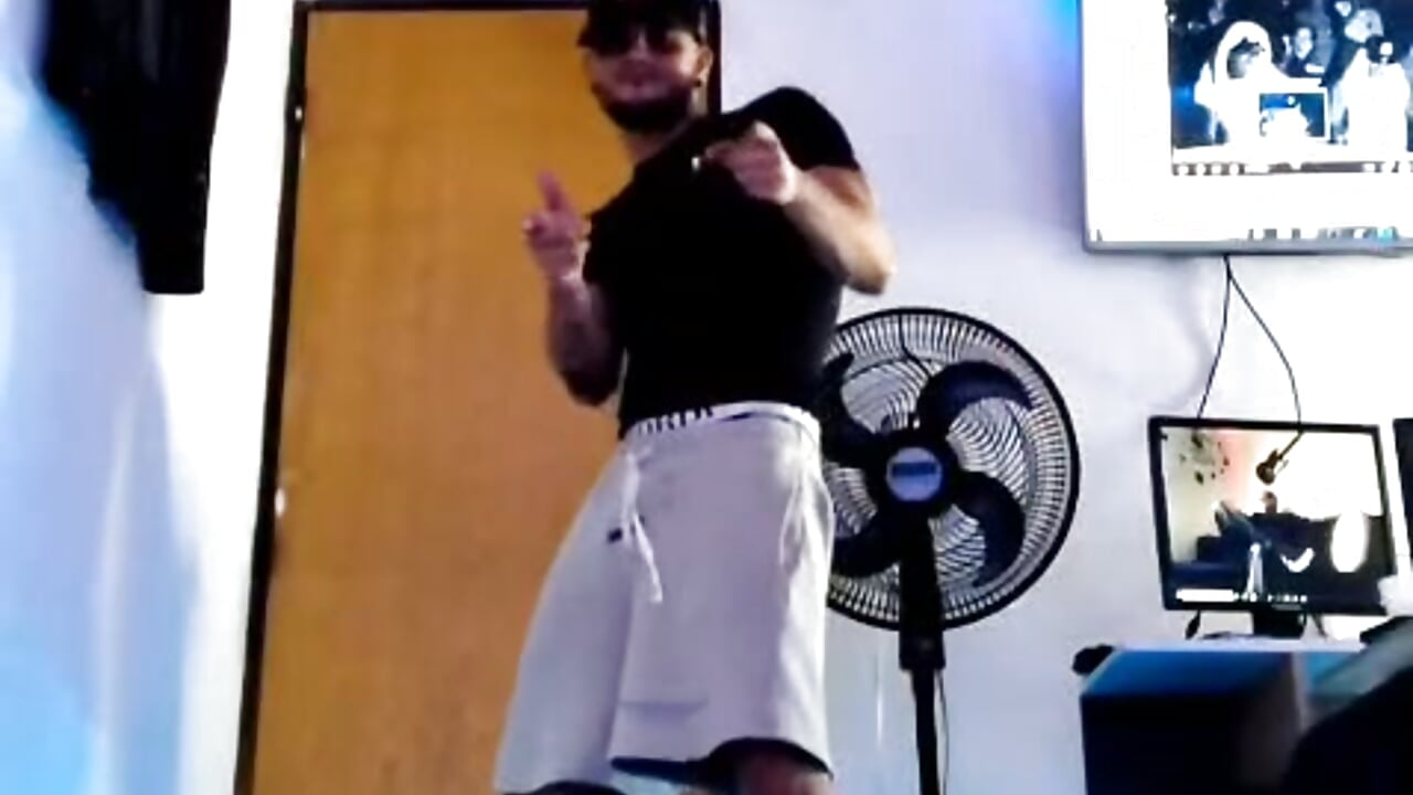 SIAM DANCE – video modela na kameri morenosiam