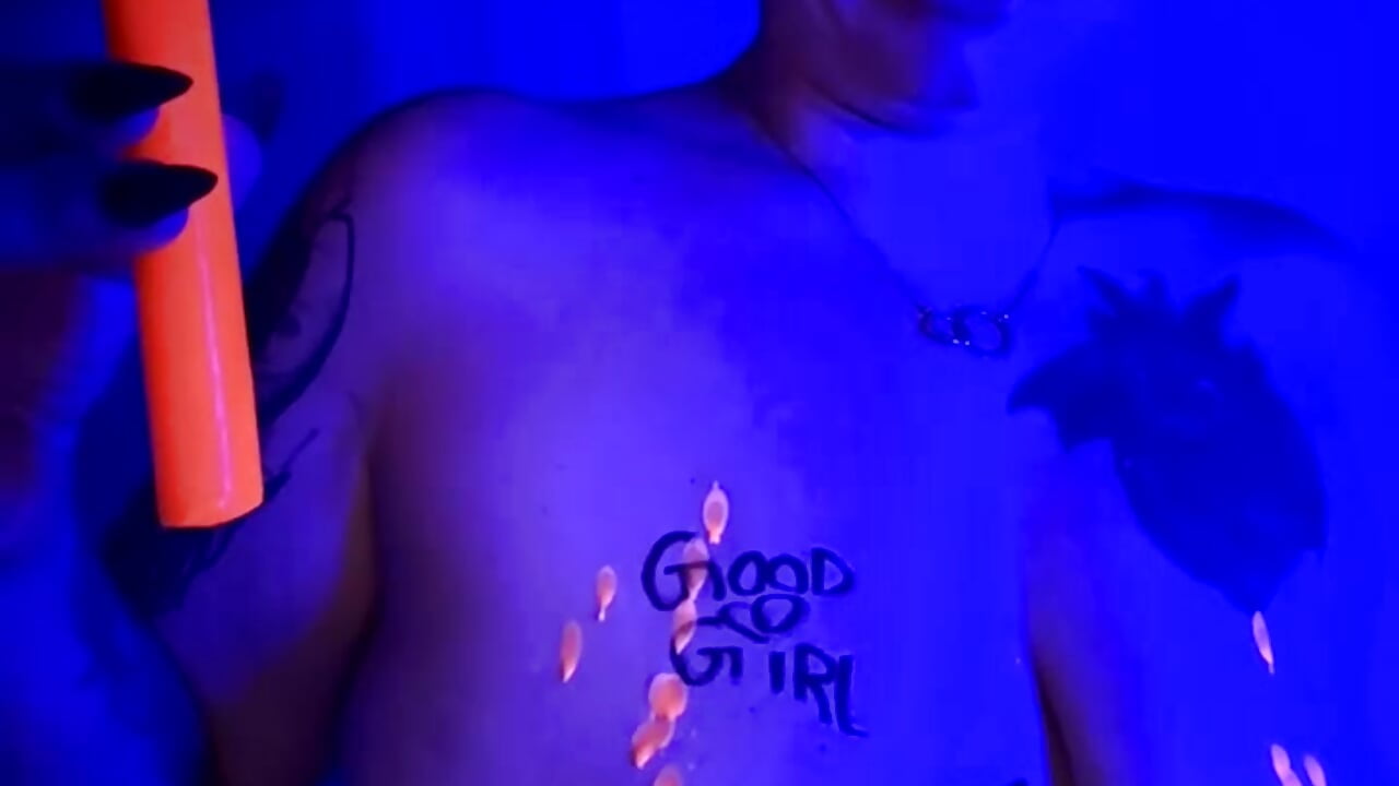 That fkn HURTS 🕯🔥🕯 burn my big natural tits with hot wax - NaughtyFknVeteran 캠 모델의 동영상