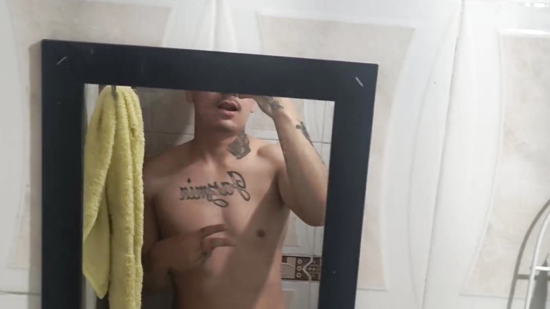 Un bañito - video od modelky/modela marioemprenderfi