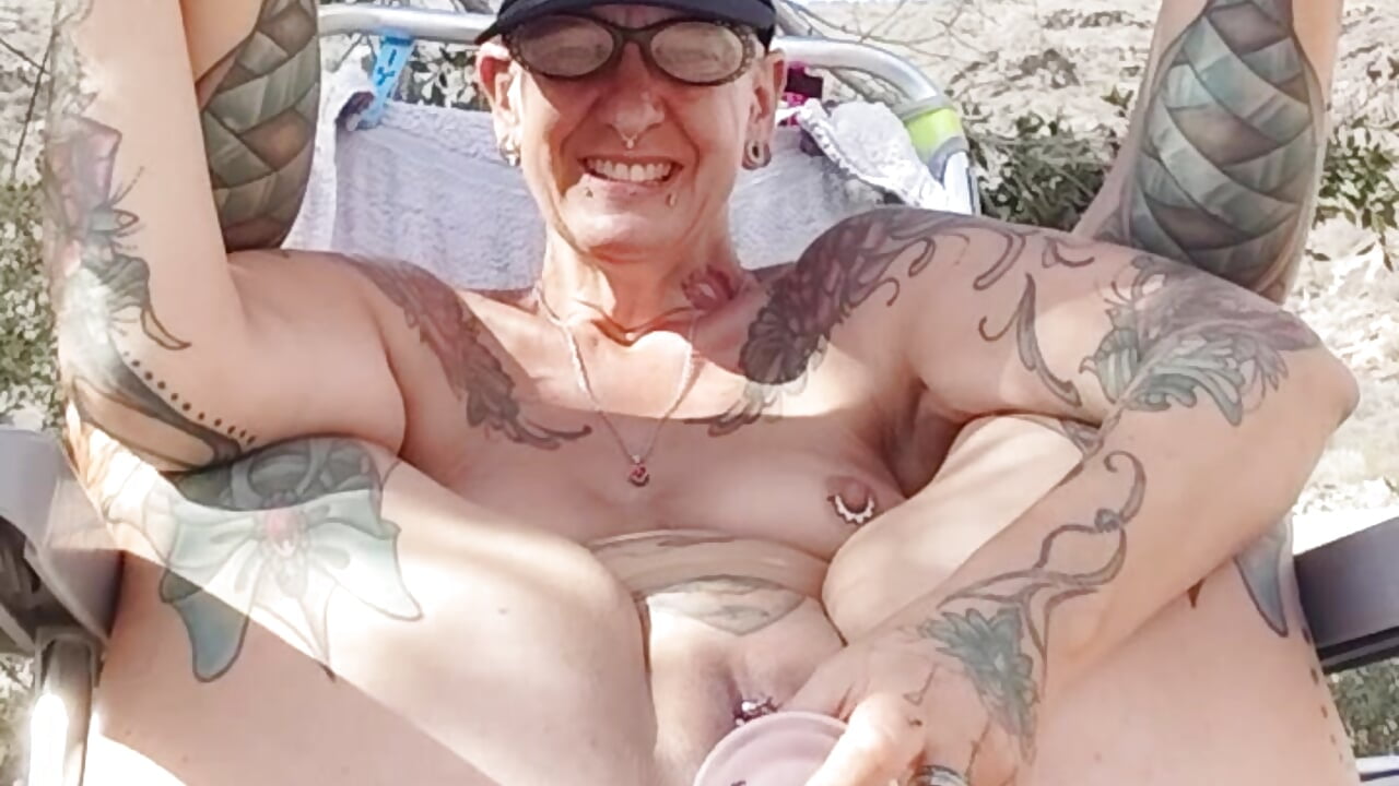 Public squirting 💦💦 closeup