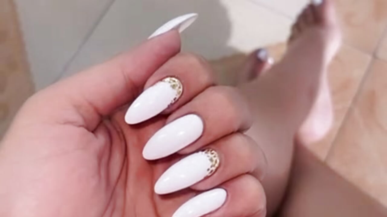 White hands and feet - video by Veronika_metal cam model