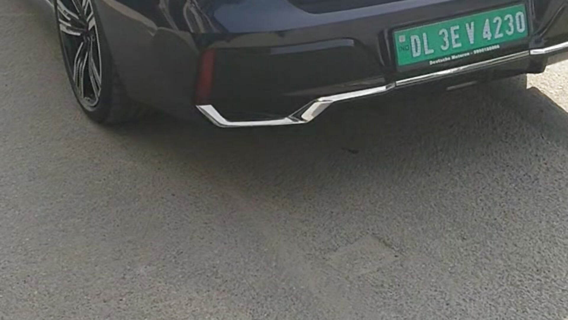 My personal driver parking my BMW to the pavement - відео від вебкаммоделі INDIANJONNYSINN