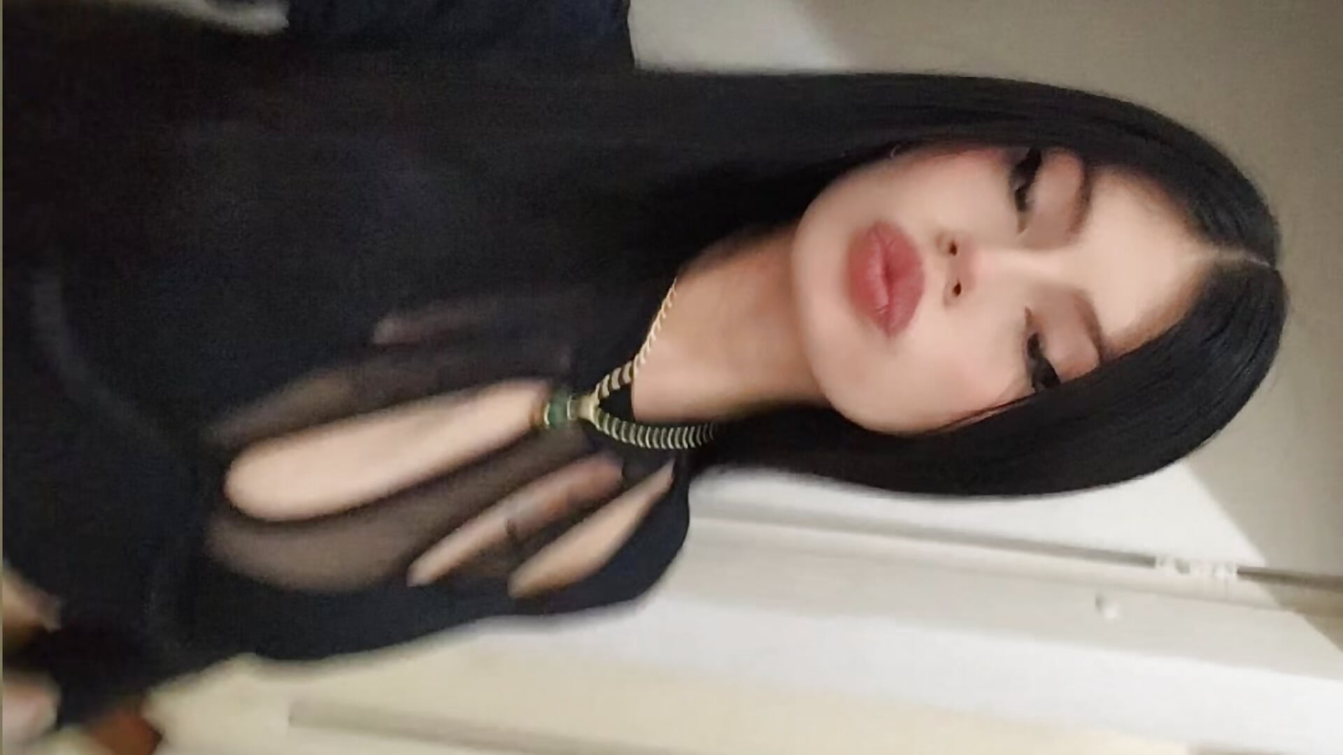 Helloo - video Cloe_roouse kameramallilta