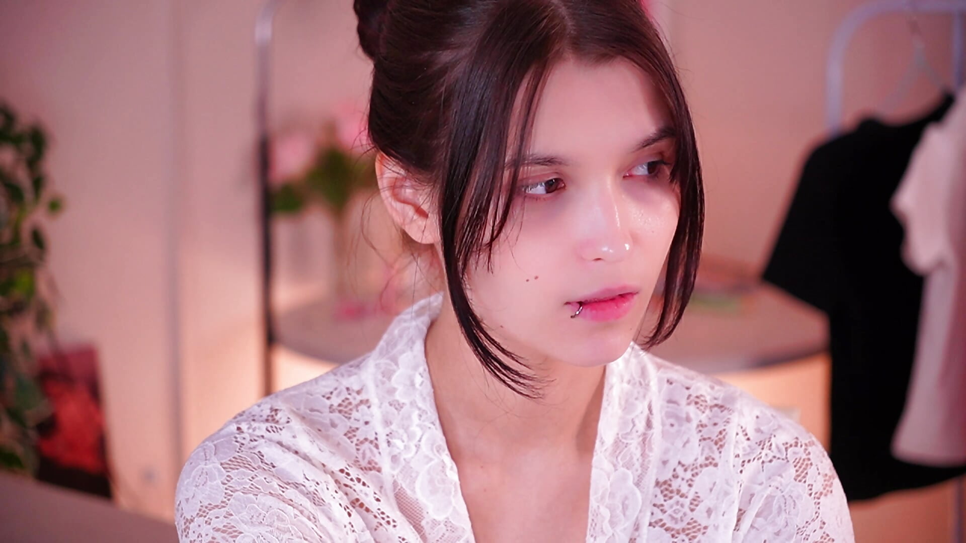 Kiss u 💕 - video by ErlineDumford cam model