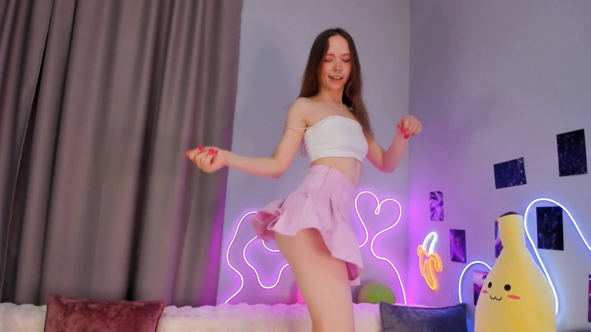 Sweet Polly pleases you with her hot dance - video by Dreamy_Polly cam model