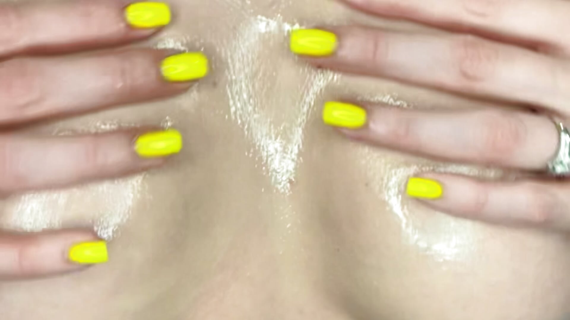 🔥HOT OIL TITS🔥