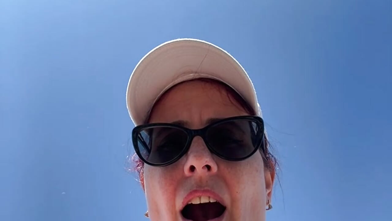 Topless on beach🏝️seen masturbating