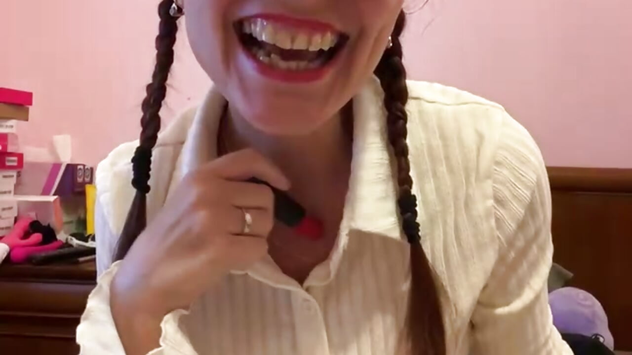 Opening present from my Prince K - vidéo du modèle de showcams NataKitten