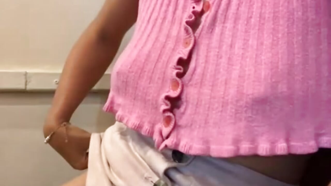 Public Coffee Shop, Panties off, Boobs flashing, Hard Nipples - vidéo du modèle de showcams NataKitten