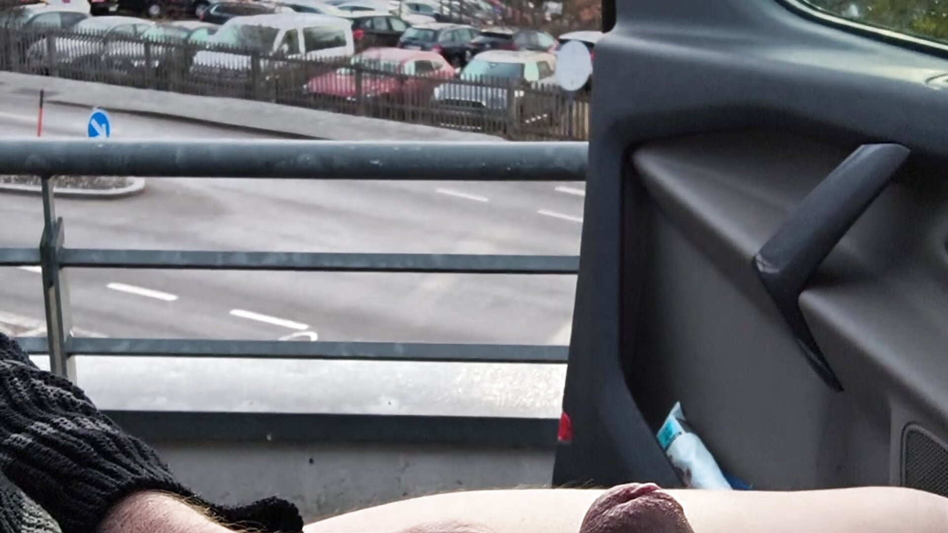 cock out on public supermarket parking lot — filmik bavaricus123, modela(-lki) na kamerkach