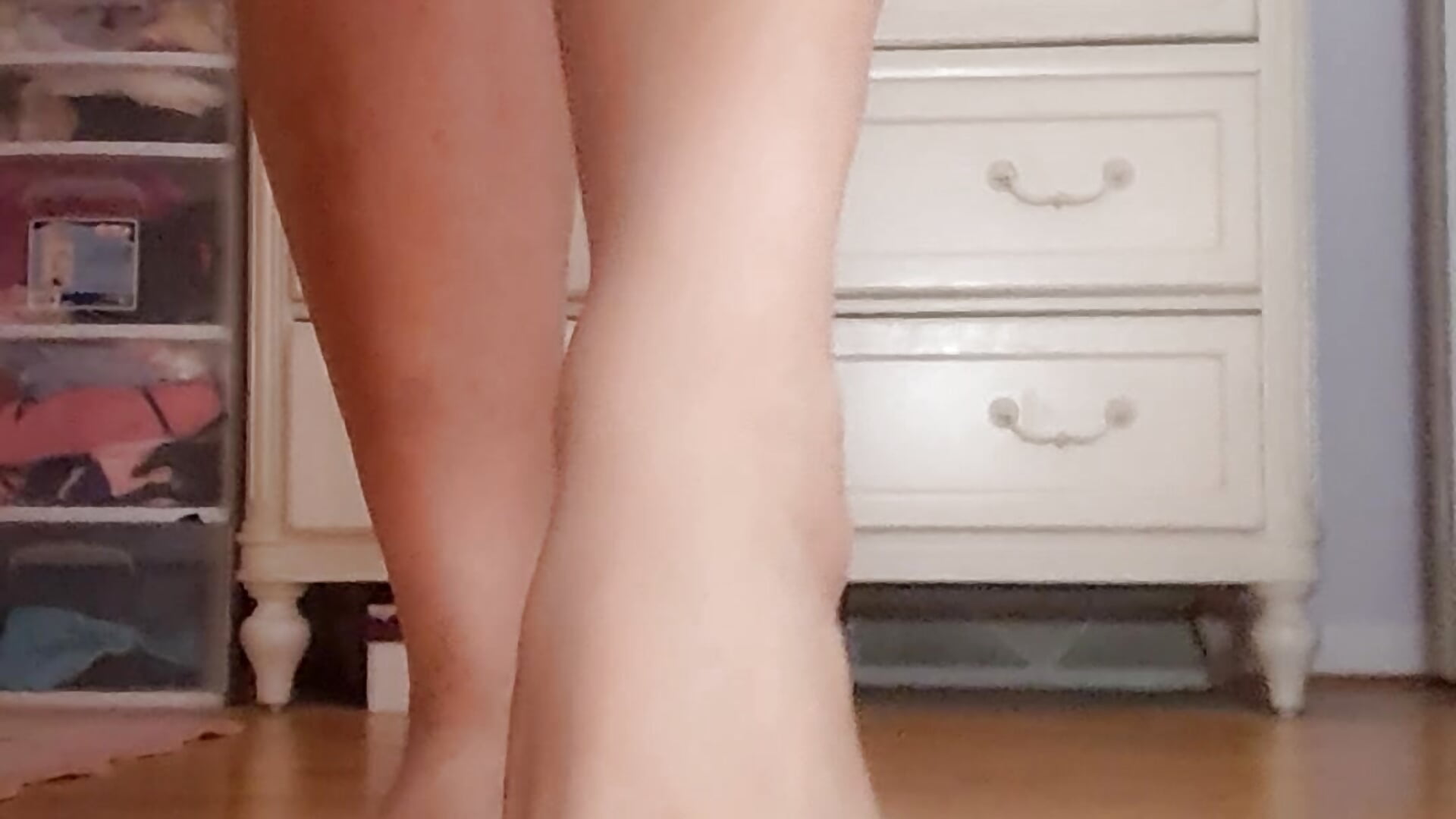 For my foot lovers out there – video modela na kameri Victoriatv1