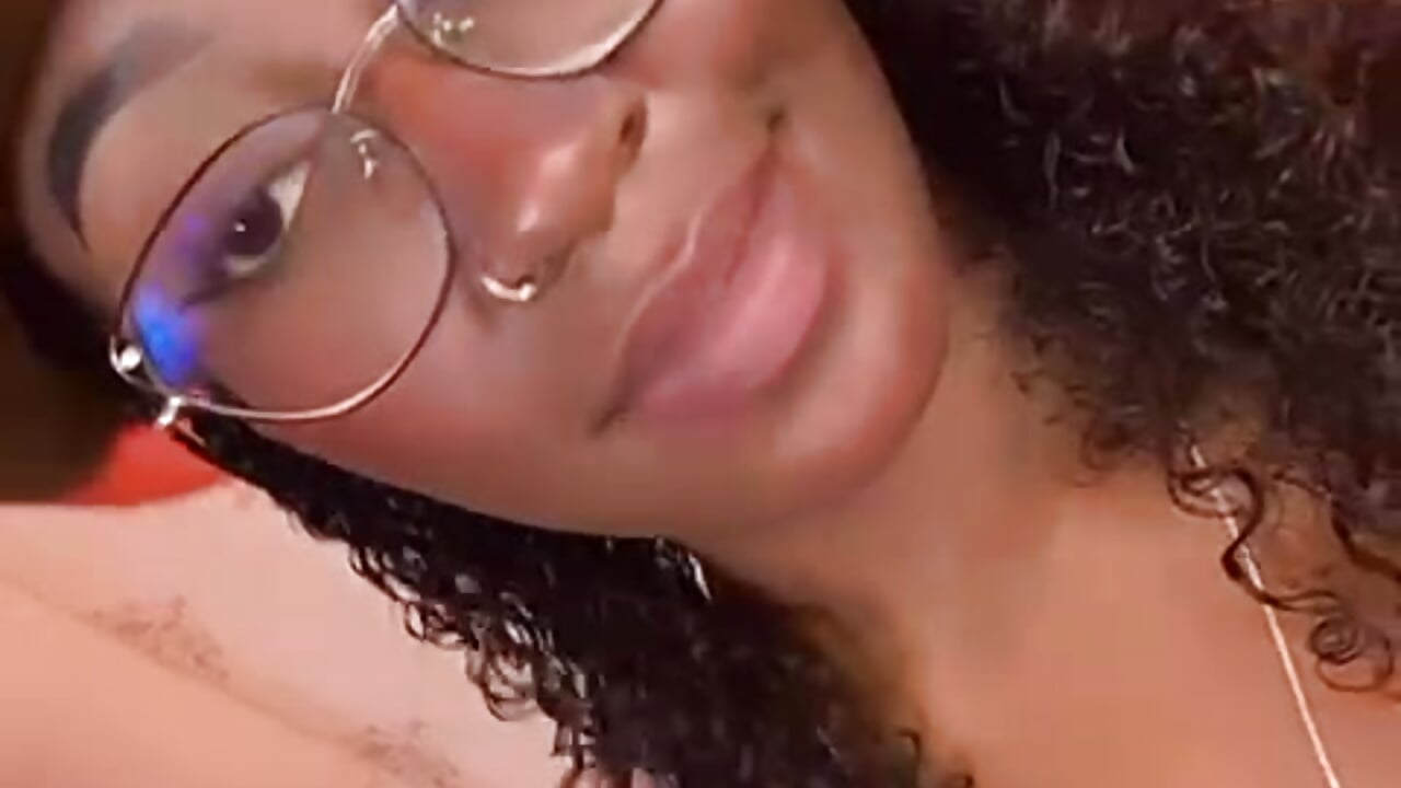 Your cowgirl?🤭💦 - فيديو من Qeen_blackk موديل الكام