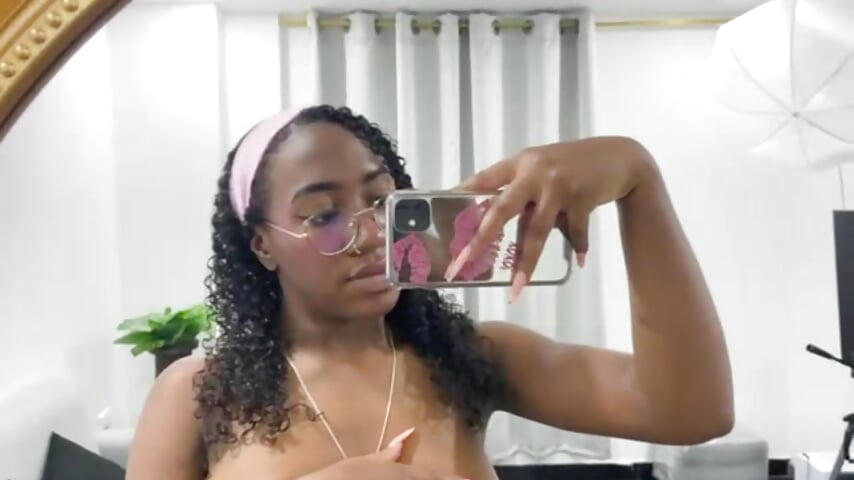 🤭🤤 - فيديو من Qeen_blackk موديل الكام