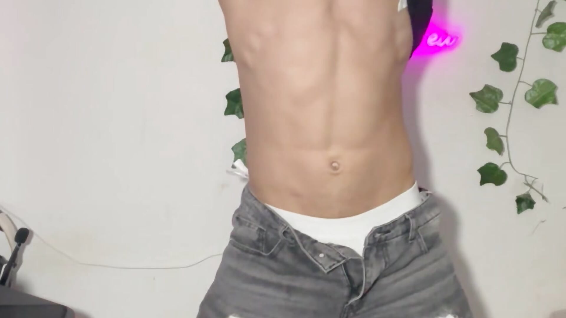 Noah_milleer kamerás modell  6283. kiemelt videója