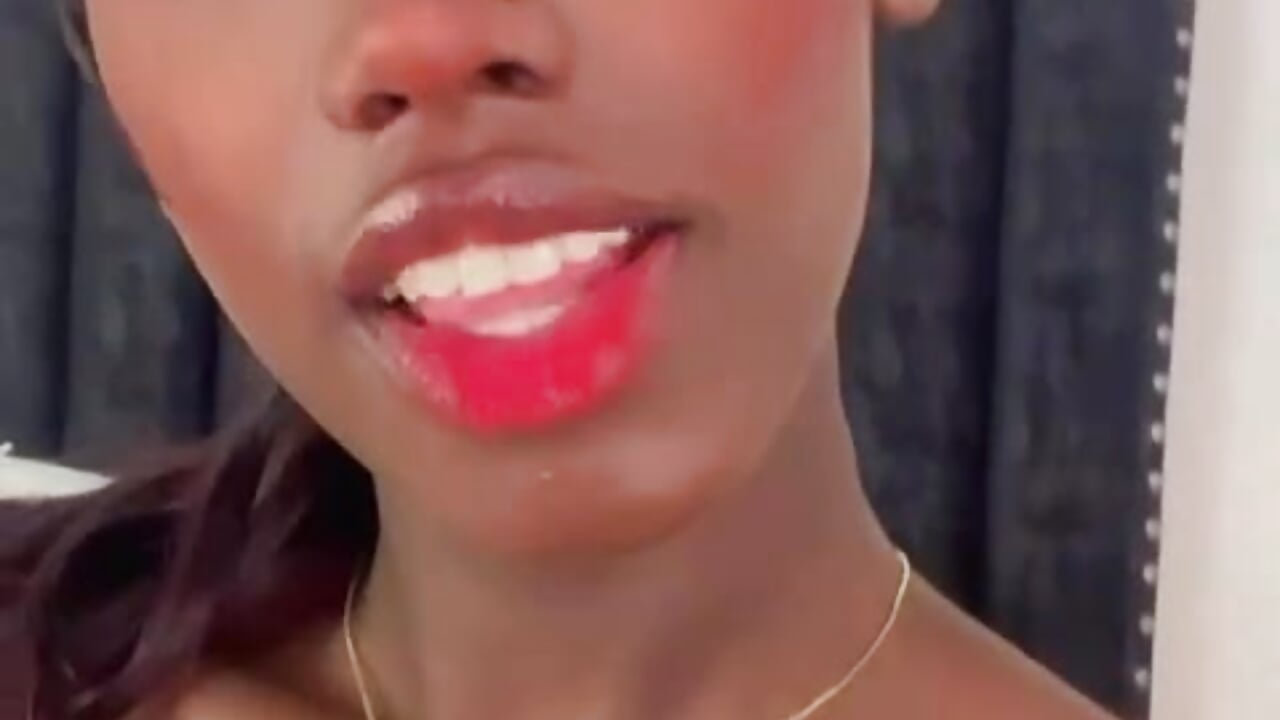 kisses ❤ - video by SamantaMarquez cam model