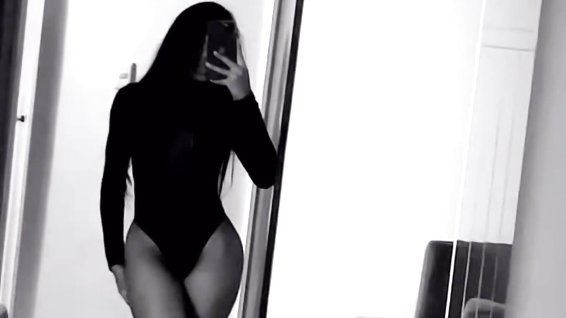 It's a hot night - video by Angelesmith1 cam model