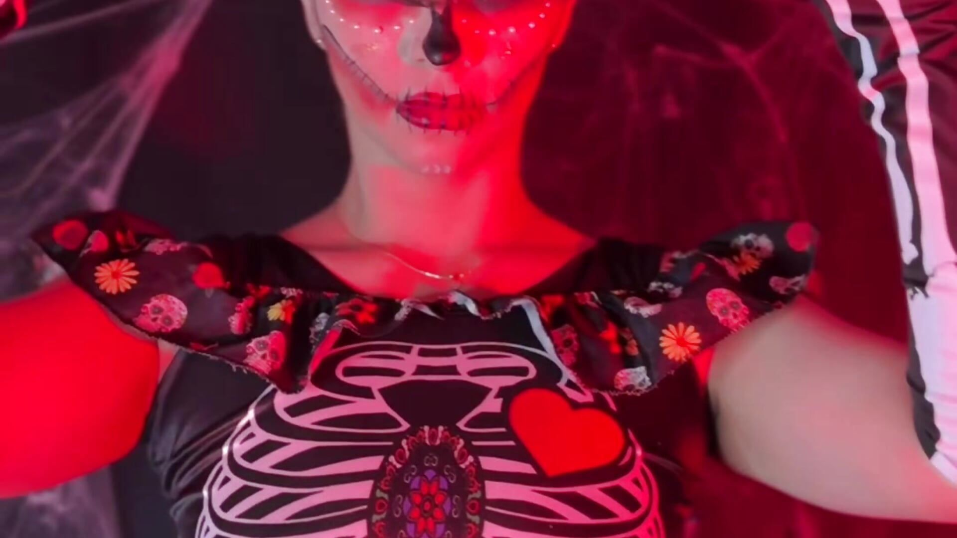 Happy halloween 🥰🖤 - video di kylie_wilsson modella di cam