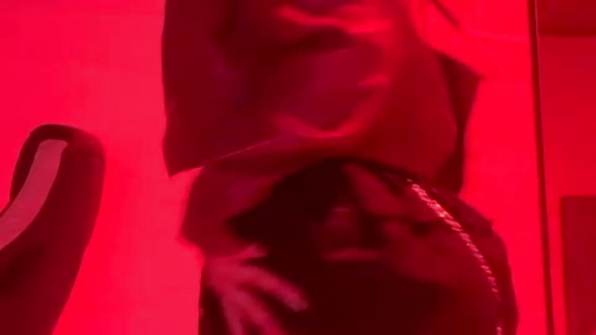 A very sexy and daring little jeans 🤠🔥 - video di Marianna_Ray_ modella di cam