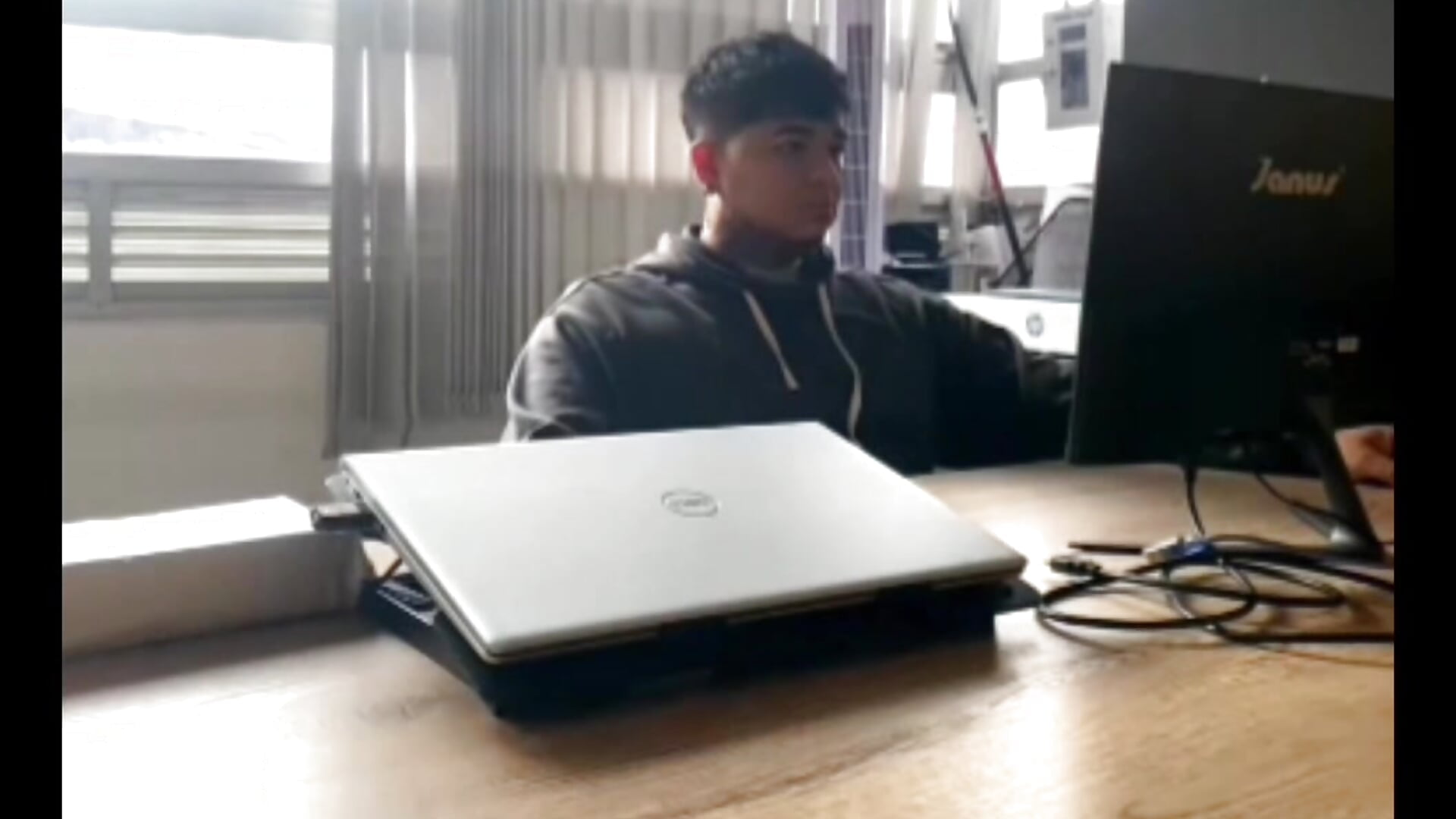 No le debes nada a nadie. Sigue, sonríe y sé tú. - video by Strip_Chat_Col cam model