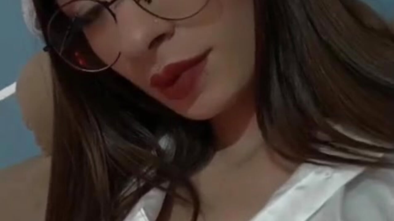 hello ❤ - video by hannah_026 cam model